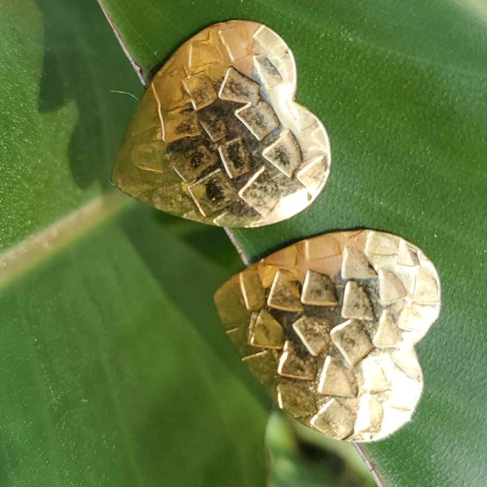 Vintage gold tone heart clip earrings